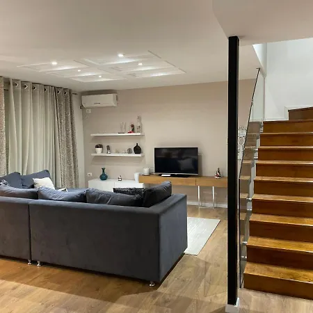 Golden Park Apartment *