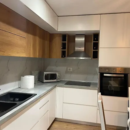 Golden Park Apartment *
