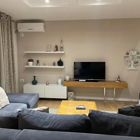 Golden Park Apartment